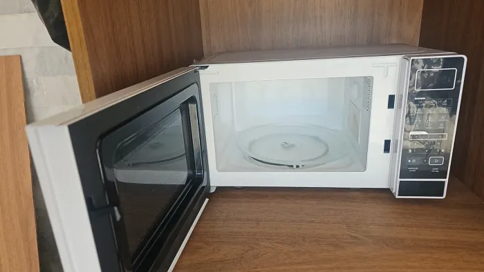 Vendo microondas Midea 220v