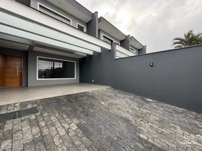 Casa com 03 quartos para alugar no Bom Retiro