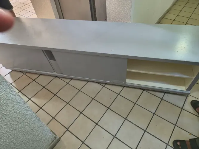 Vendo rack semino novo, de madeira medindo 2,96Lx 0,50Cx 0,55A.Unico dono