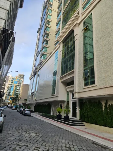 Apartamento Frente Mar de Alto Padrão com 03 suítes em Itapema