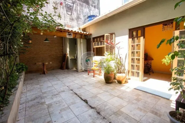 CASA À VENDA - VILA ROMANA - 1 SUÍTE - 1 VAGA DE GARAGEM