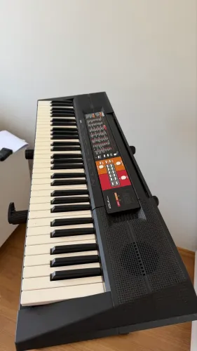 Piano Yamaha PSR F51