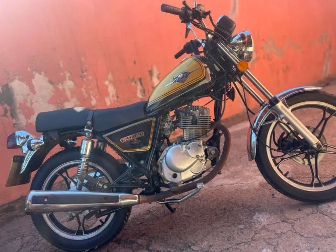 SUZUKI INTRUDER 125 2013 - PRONTA PRA RODAR - REVISÃO COMPLETA - GOIÂNIA