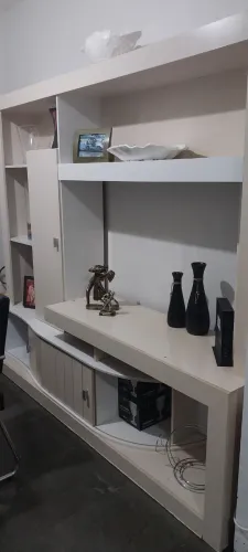 Estante linda 2m altura 2,20m largura