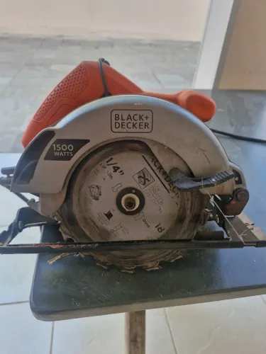 Serra circular black decker 1500 W 