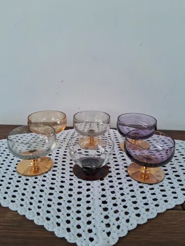 Taças coloridas