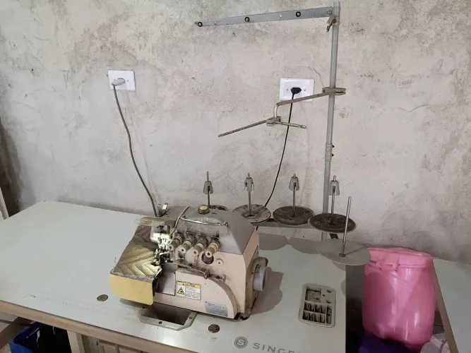 Máquina de costura interlock