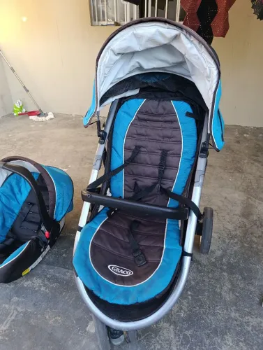 Carrinho e bebê conforto