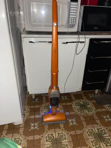 aspirador de pó vertical sem fio Electrolux Ergorapido 2 em 1 ( bateria ótima )