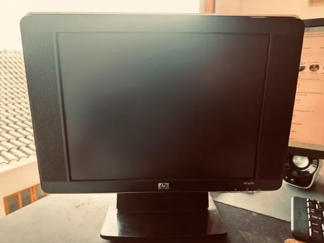Monitor HP VP15s - Retro