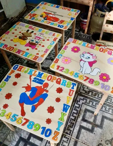 Kit Infantil Mesa com cadeirinha Temático Madeira