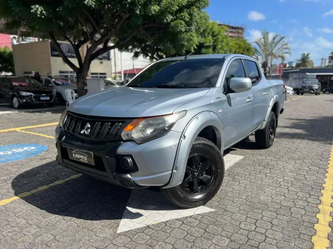 Mitsubishi L200 Triton Sport GLX 2.4 CD Diesel Mec. 2020