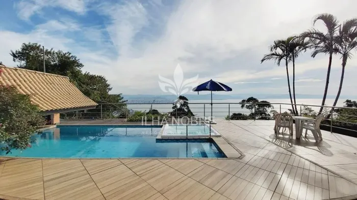 Casa para alugar com 4 Quartos sendo 1 Suíte no Centro de Florianópolis com 410 M²