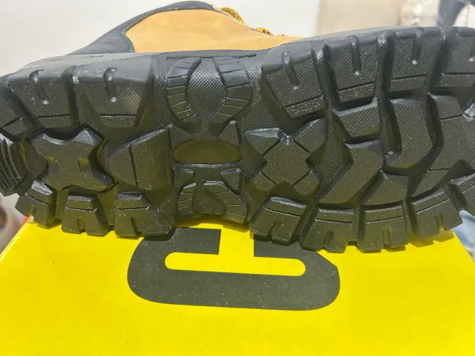 Bota caterpillar masculina tamanho 41 nova sem uso na caixa