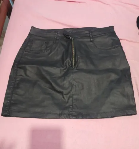 Saia de couro Caro's