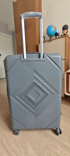 Mala de viagem grande 30kg cinza semi-nova