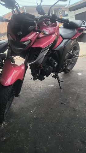 FAZER250cc 2017/2018. Em dias
