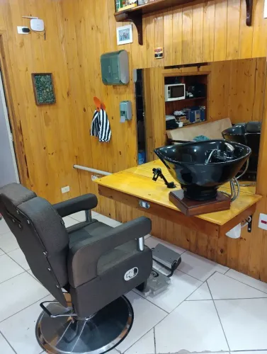 OPORTUNIDADE: Cadeira Darus, Bancada, lavatório e espelho