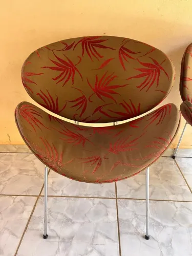 2 Cadeiras em concha oval estilo anos 60