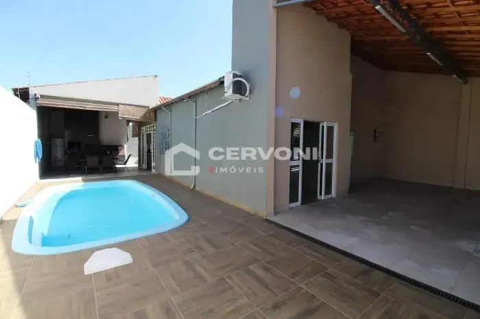 CASA REFORMADA COM PISCINA E 3 QUARTOS NO RESIDENCIAL TATETUBA