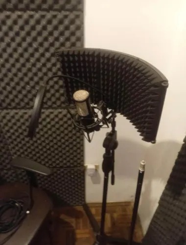 Microfone profissional AKG P220 completo