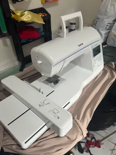 Máquina de bordado brother