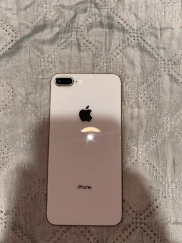 Vendo iPhone 8 Plus 64gb muito conservado e tem a caixa 