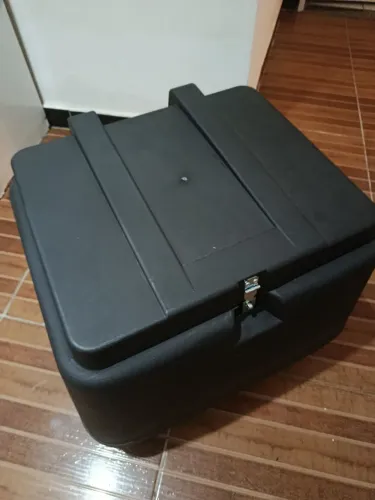 VENDO: BAÚ 80L , SUPORTE COM REGULAGEM , FAIXA REFLETIVA, COLETE REFLETIVO , PAR DE LUVAS 