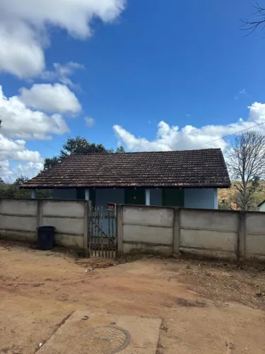 2 casas em um terreno grande no São Cristóvão