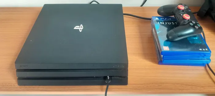 PS4 PRO completo + 4 jogos