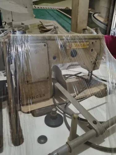 Máquina Industrial Singer com bancada