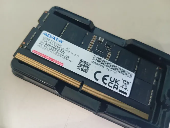 *Memória RAM DDR5 16 GG pra notebook semi nova em perfeito estado.vendo no valor de 1050,0