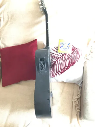 Violão Vogga com Corda de Nylon e corda de aço de brinde.