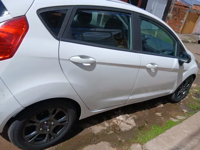Ford Fiesta 1.5 16V Flex Mec. 5P 2014