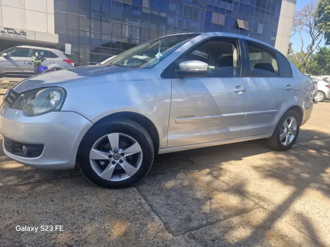Volkswagen Polo Sed. Comfort. 1.6 MI Tot. Flex 8V 2010