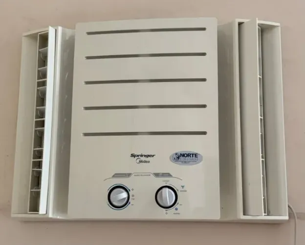 Ar-Condicionado de Janela Springer Midea 7500 Btus
