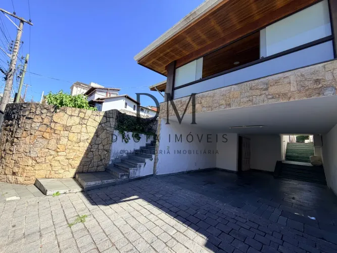 Casa para ALUGAR com 3 suítes na Vila Oliveira em Mogi das Cruzes por R$ 5.500,00
