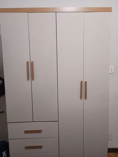 Vendo guarda roupa novinho com nota fiscal, retirada no local WhatsApp: *