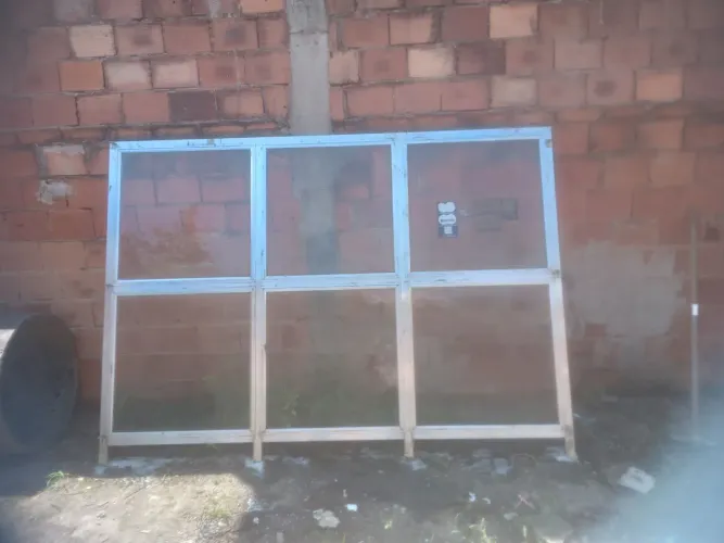 Esquadria de aluminio com vidro 1,90 X 3,80