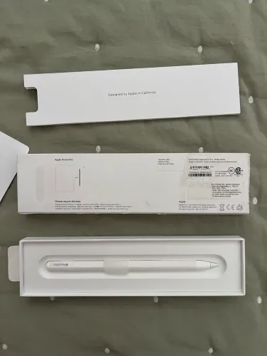 Vendo Apple Pencil Pro original Apple, modelo A2538 (MX2D3AM/A), na cor branca.