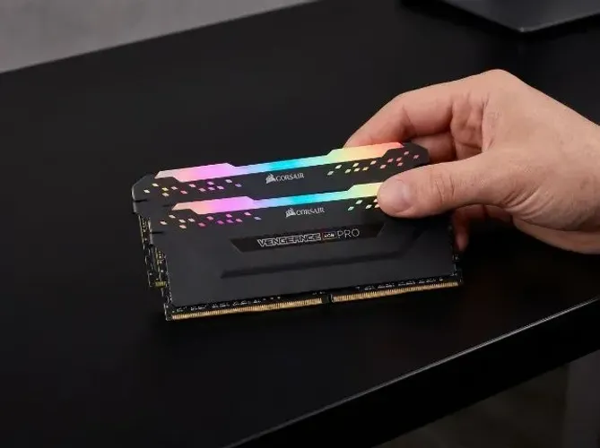 Memória RAM Corsair Vengeance RGB Pro 16GB (2x8GB) DDR4 3200MHz