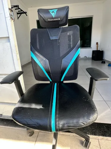 Cadeira Gamer ThunderX3 Ergonômica - Regulagens e Apoio de Cabeça
