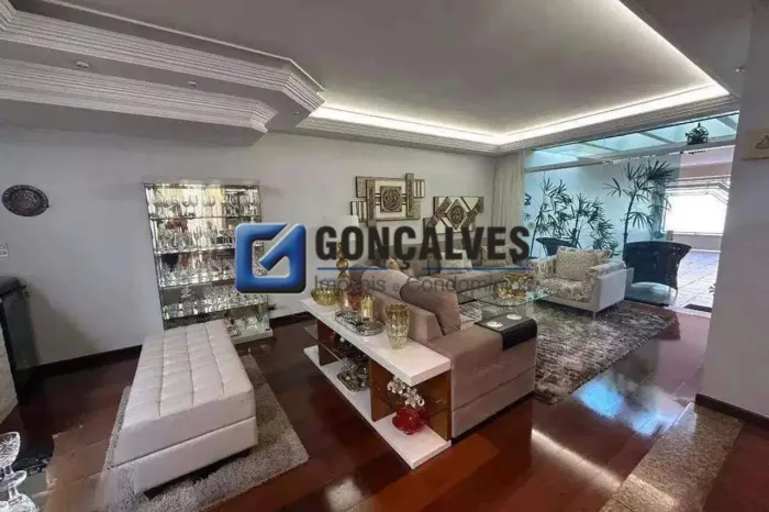 Casa para Aluguel no Jardim do Mar com 4 Quartos e 3 Vagas