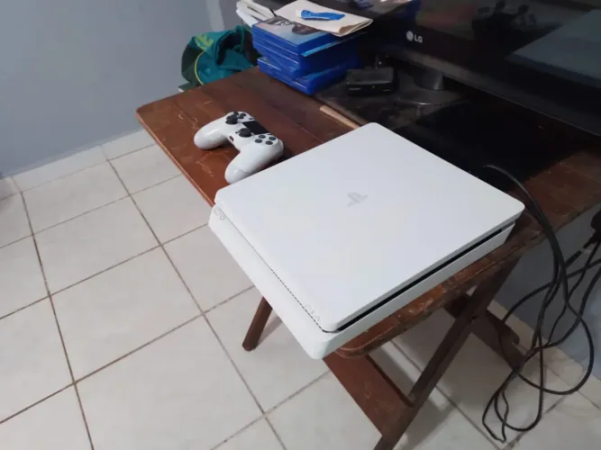 Vendo ou troco PS4 Slim 1T por PS5