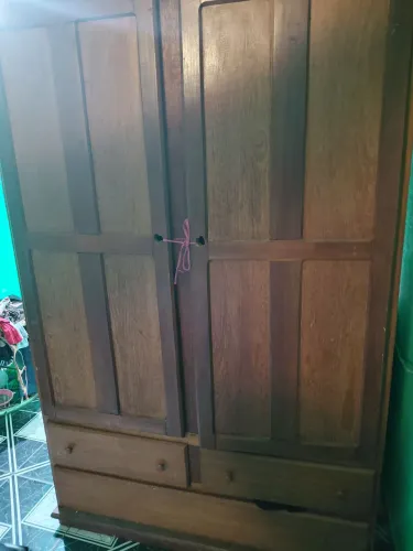 Vendo esse guarda roupa de madeira