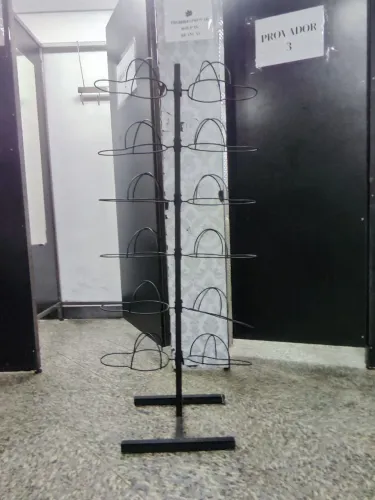 Arara de bonés