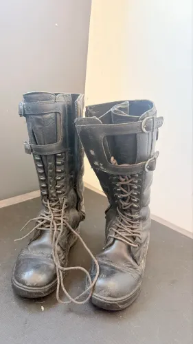 Bota cano alto Padrão Motociclista com cadarço e zíper