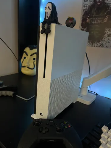 Vendo Xbox one s 1tb+ controle + pés 2020