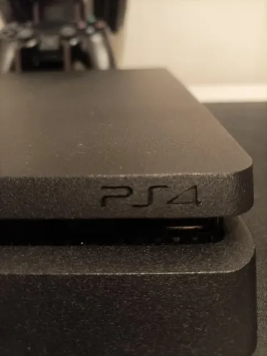 PlayStation 4 Slim 1TB + 2 Controles + 3 Jogos (Completo!)