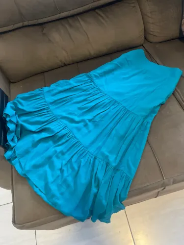 Saia linda em perfeito estado